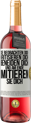 29,95 € Kostenloser Versand | Roséwein ROSÉ Ausgabe Sie beobachten dich, kritisieren dich, beneiden dich... und am Ende imitieren sie dich Weißes Etikett. Anpassbares Etikett Junger Wein Ernte 2025 Tempranillo