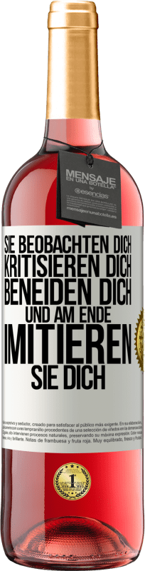 29,95 € Kostenloser Versand | Roséwein ROSÉ Ausgabe Sie beobachten dich, kritisieren dich, beneiden dich... und am Ende imitieren sie dich Weißes Etikett. Anpassbares Etikett Junger Wein Ernte 2024 Tempranillo