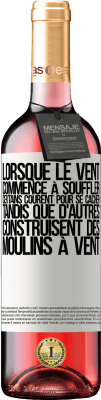 29,95 € Envoi gratuit | Vin rosé Édition ROSÉ Lorsque le vent commence à souffler, certains courent pour se cacher, tandis que d'autres construisent des moulins à vent Étiquette Blanche. Étiquette personnalisable Vin jeune Récolte 2023 Tempranillo