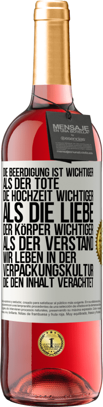 29,95 € Kostenloser Versand | Roséwein ROSÉ Ausgabe Die Beerdigung ist wichtiger als der Tote, die Hochzeit wichtiger als die Liebe, der Körper wichtiger als der Verstand. Wir lebe Weißes Etikett. Anpassbares Etikett Junger Wein Ernte 2024 Tempranillo