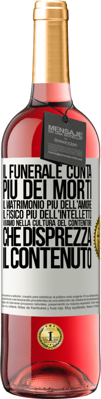 29,95 € Spedizione Gratuita | Vino rosato Edizione ROSÉ Il funerale conta più dei morti, il matrimonio più dell'amore, il fisico più dell'intelletto. Viviamo nella cultura del Etichetta Bianca. Etichetta personalizzabile Vino giovane Raccogliere 2024 Tempranillo