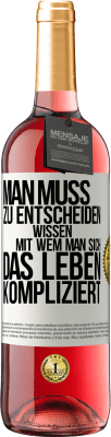 29,95 € Kostenloser Versand | Roséwein ROSÉ Ausgabe Man muss zu entscheiden wissen, mit wem man sich das Leben kompliziert Weißes Etikett. Anpassbares Etikett Junger Wein Ernte 2025 Tempranillo