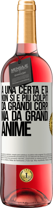 29,95 € Spedizione Gratuita | Vino rosato Edizione ROSÉ A una certa età non si è più colpiti da grandi corpi, ma da grandi anime Etichetta Bianca. Etichetta personalizzabile Vino giovane Raccogliere 2024 Tempranillo