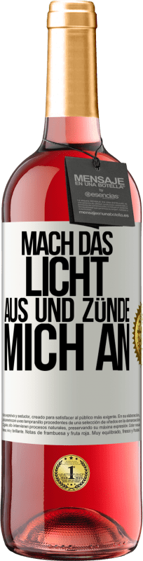 29,95 € Kostenloser Versand | Roséwein ROSÉ Ausgabe Mach das Licht aus und zünde mich an Weißes Etikett. Anpassbares Etikett Junger Wein Ernte 2024 Tempranillo