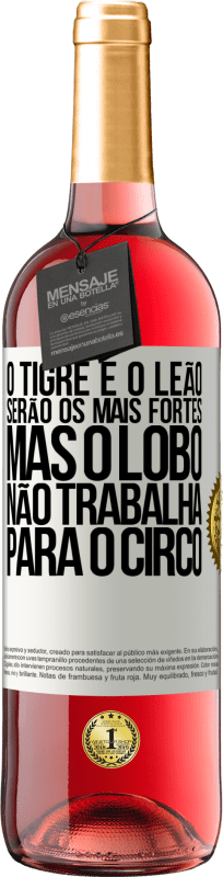 29,95 € Envio grátis | Vinho rosé Edição ROSÉ O tigre e o leão serão os mais fortes, mas o lobo não trabalha para o circo Etiqueta Branca. Etiqueta personalizável Vinho jovem Colheita 2024 Tempranillo