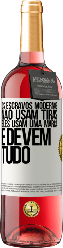 29,95 € Envio grátis | Vinho rosé Edição ROSÉ Os escravos modernos não usam tiras. Eles usam uma marca e devem tudo Etiqueta Branca. Etiqueta personalizável Vinho jovem Colheita 2024 Tempranillo