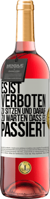 29,95 € Kostenloser Versand | Roséwein ROSÉ Ausgabe Es ist verboten zu sitzen und darauf zu warten, dass es passiert Weißes Etikett. Anpassbares Etikett Junger Wein Ernte 2024 Tempranillo