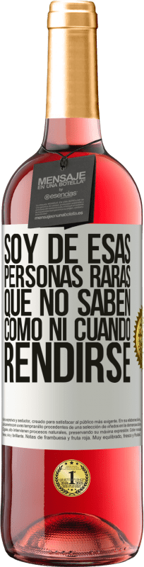 29,95 € Envío gratis | Vino Rosado Edición ROSÉ Soy de esas personas raras que no saben cómo ni cuándo rendirse Etiqueta Blanca. Etiqueta personalizable Vino joven Cosecha 2024 Tempranillo