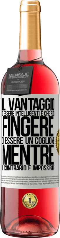 29,95 € Spedizione Gratuita | Vino rosato Edizione ROSÉ Il vantaggio di essere intelligenti è che puoi fingere di essere un coglione, mentre il contrario è impossibile Etichetta Bianca. Etichetta personalizzabile Vino giovane Raccogliere 2024 Tempranillo