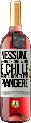 29,95 € Spedizione Gratuita | Vino rosato Edizione ROSÉ Nessuno merita le tue lacrime e chi le merita non ti farà piangere Etichetta Bianca. Etichetta personalizzabile Vino giovane Raccogliere 2024 Tempranillo