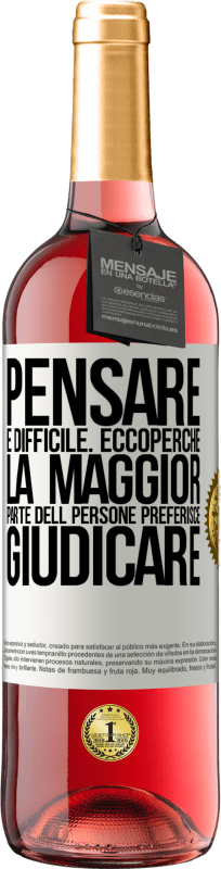 29,95 € Spedizione Gratuita | Vino rosato Edizione ROSÉ Pensare è difficile. Ecco perché la maggior parte delle persone preferisce giudicare Etichetta Bianca. Etichetta personalizzabile Vino giovane Raccogliere 2024 Tempranillo