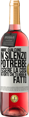 29,95 € Spedizione Gratuita | Vino rosato Edizione ROSÉ Amare qualcuno in silenzio potrebbe essere la cosa più forte che tu abbia mai fatto Etichetta Bianca. Etichetta personalizzabile Vino giovane Raccogliere 2023 Tempranillo