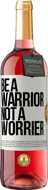 29,95 € Spedizione Gratuita | Vino rosato Edizione ROSÉ Be a warrior, not a worrier Etichetta Bianca. Etichetta personalizzabile Vino giovane Raccogliere 2023 Tempranillo