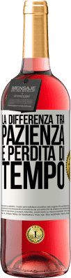 29,95 € Spedizione Gratuita | Vino rosato Edizione ROSÉ La differenza tra pazienza e perdita di tempo Etichetta Bianca. Etichetta personalizzabile Vino giovane Raccogliere 2024 Tempranillo