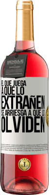 29,95 € Envío gratis | Vino Rosado Edición ROSÉ El que juega a que lo extrañen se arriesga a que lo olviden Etiqueta Blanca. Etiqueta personalizable Vino joven Cosecha 2025 Tempranillo