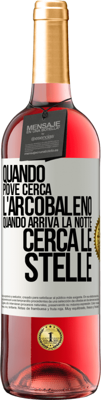 29,95 € Spedizione Gratuita | Vino rosato Edizione ROSÉ Quando piove, cerca l'arcobaleno, quando arriva la notte, cerca le stelle Etichetta Bianca. Etichetta personalizzabile Vino giovane Raccogliere 2024 Tempranillo