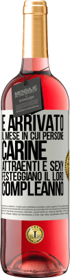 29,95 € Spedizione Gratuita | Vino rosato Edizione ROSÉ È arrivato il mese in cui persone carine, attraenti e sexy festeggiano il loro compleanno Etichetta Bianca. Etichetta personalizzabile Vino giovane Raccogliere 2024 Tempranillo