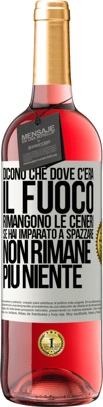 29,95 € Spedizione Gratuita | Vino rosato Edizione ROSÉ Dicono che dove c'era il fuoco rimangono le ceneri. Se hai imparato a spazzare, non rimane più niente Etichetta Bianca. Etichetta personalizzabile Vino giovane Raccogliere 2024 Tempranillo