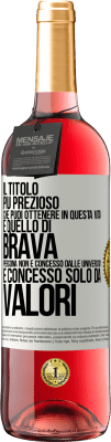 29,95 € Spedizione Gratuita | Vino rosato Edizione ROSÉ Il titolo più prezioso che puoi ottenere in questa vita è quello di brava persona, non è concesso dalle università, è Etichetta Bianca. Etichetta personalizzabile Vino giovane Raccogliere 2023 Tempranillo