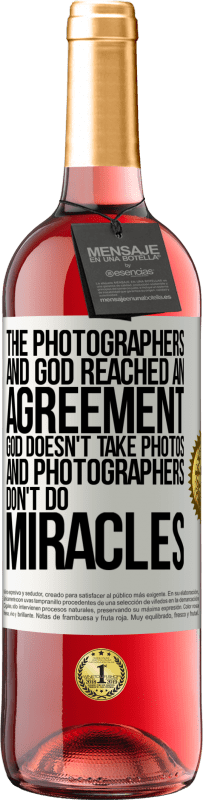 29,95 € 送料無料 | ロゼワイン ROSÉエディション 写真家と神は合意に達しました。神は写真を撮らず、写真家は奇跡をしません ホワイトラベル. カスタマイズ可能なラベル 若いワイン 収穫 2025 Tempranillo