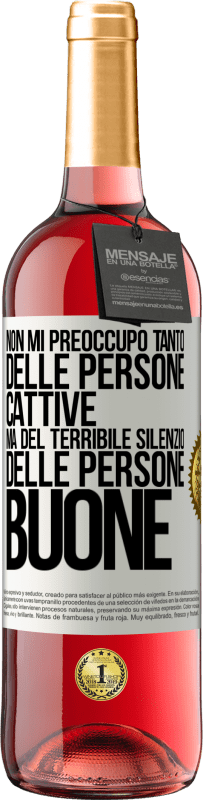 29,95 € Spedizione Gratuita | Vino rosato Edizione ROSÉ Non mi preoccupo tanto delle persone cattive, ma del terribile silenzio delle persone buone Etichetta Bianca. Etichetta personalizzabile Vino giovane Raccogliere 2024 Tempranillo