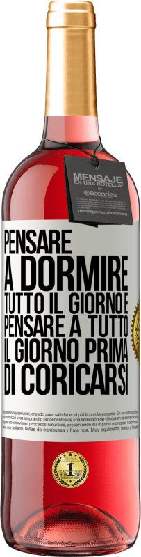 29,95 € Spedizione Gratuita | Vino rosato Edizione ROSÉ Pensare a dormire tutto il giorno e pensare a tutto il giorno prima di coricarsi Etichetta Bianca. Etichetta personalizzabile Vino giovane Raccogliere 2024 Tempranillo