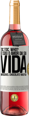 29,95 € Envio grátis | Vinho rosé Edição ROSÉ TOC Toc. Who? Eu sou o amor da sua vida. Impossível chocolate não fala Etiqueta Branca. Etiqueta personalizável Vinho jovem Colheita 2024 Tempranillo