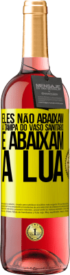 29,95 € Envio grátis | Vinho rosé Edição ROSÉ Eles não abaixam a tampa do vaso sanitário e abaixam a lua Etiqueta Amarela. Etiqueta personalizável Vinho jovem Colheita 2023 Tempranillo