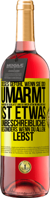 29,95 € Kostenloser Versand | Roséwein ROSÉ Ausgabe Dieses Gefühl, wenn sie dich umarmt, während du schläfst und du ihren Atem im Nacken spürst, ist etwas Unbeschreibliches. Besond Gelbes Etikett. Anpassbares Etikett Junger Wein Ernte 2025 Tempranillo