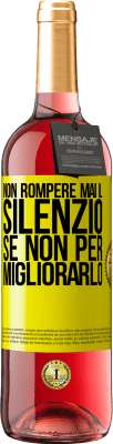 29,95 € Spedizione Gratuita | Vino rosato Edizione ROSÉ Non rompere mai il silenzio se non per migliorarlo Etichetta Gialla. Etichetta personalizzabile Vino giovane Raccogliere 2024 Tempranillo