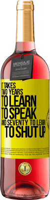 29,95 € 送料無料 | ロゼワイン ROSÉエディション 話すことを学ぶには2年かかり、黙ることを学ぶには70年かかる 黄色のラベル. カスタマイズ可能なラベル 若いワイン 収穫 2025 Tempranillo