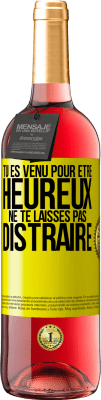 29,95 € Envoi gratuit | Vin rosé Édition ROSÉ Tu es venu pour être heureux. Ne te laisses pas distraire Étiquette Jaune. Étiquette personnalisable Vin jeune Récolte 2024 Tempranillo