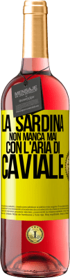 29,95 € Spedizione Gratuita | Vino rosato Edizione ROSÉ La sardina non manca mai con l'aria di caviale Etichetta Gialla. Etichetta personalizzabile Vino giovane Raccogliere 2024 Tempranillo