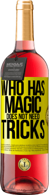 29,95 € Бесплатная доставка | Розовое вино Издание ROSÉ У кого есть магия, трюки не нужны Желтая этикетка. Настраиваемая этикетка Молодое вино Урожай 2025 Tempranillo