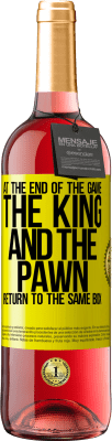 29,95 € Free Shipping | Rosé Wine ROSÉ Edition At the end of the game, the king and the pawn return to the same box Yellow Label. Customizable label Young wine Harvest 2023 Tempranillo