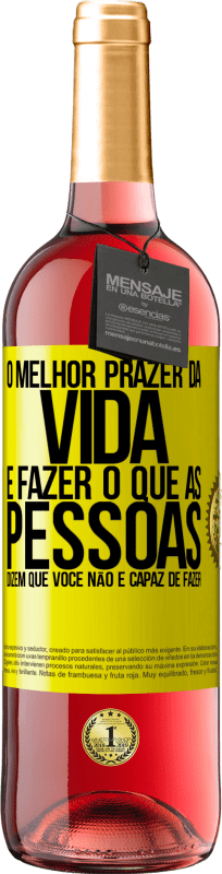 29,95 € Envio grátis | Vinho rosé Edição ROSÉ O melhor prazer da vida é fazer o que as pessoas dizem que você não é capaz de fazer Etiqueta Amarela. Etiqueta personalizável Vinho jovem Colheita 2024 Tempranillo