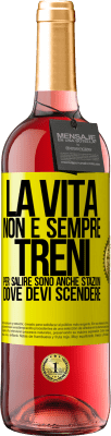 29,95 € Spedizione Gratuita | Vino rosato Edizione ROSÉ La vita non è sempre treni per salire, sono anche stazioni dove devi scendere Etichetta Gialla. Etichetta personalizzabile Vino giovane Raccogliere 2024 Tempranillo