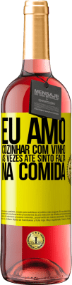 29,95 € Envio grátis | Vinho rosé Edição ROSÉ Eu amo cozinhar com vinho. Às vezes até sinto falta na comida Etiqueta Amarela. Etiqueta personalizável Vinho jovem Colheita 2024 Tempranillo