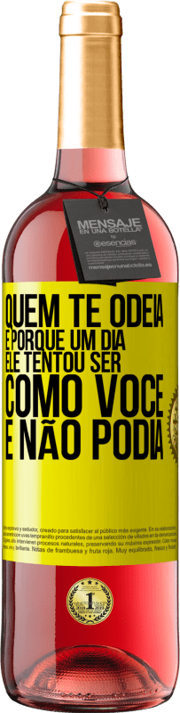 29,95 € Envio grátis | Vinho rosé Edição ROSÉ Quem te odeia é porque um dia ele tentou ser como você e não podia Etiqueta Amarela. Etiqueta personalizável Vinho jovem Colheita 2025 Tempranillo