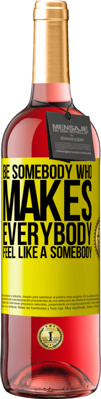 29,95 € Envio grátis | Vinho rosé Edição ROSÉ Be somebody who makes everybody feel like a somebody Etiqueta Amarela. Etiqueta personalizável Vinho jovem Colheita 2024 Tempranillo