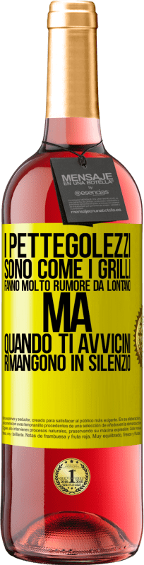 29,95 € Spedizione Gratuita | Vino rosato Edizione ROSÉ I pettegolezzi sono come i grilli, fanno molto rumore da lontano, ma quando ti avvicini rimangono in silenzio Etichetta Gialla. Etichetta personalizzabile Vino giovane Raccogliere 2024 Tempranillo