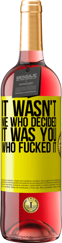 29,95 € Free Shipping | Rosé Wine ROSÉ Edition It wasn't me who decided, it was you who fucked it Yellow Label. Customizable label Young wine Harvest 2023 Tempranillo