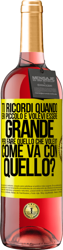 29,95 € Spedizione Gratuita | Vino rosato Edizione ROSÉ ti ricordi quando eri piccolo e volevi essere grande per fare quello che volevi? Come va con quello? Etichetta Gialla. Etichetta personalizzabile Vino giovane Raccogliere 2024 Tempranillo