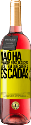 29,95 € Envio grátis | Vinho rosé Edição ROSÉ Não há elevador para o sucesso. Você tem que subir as escadas Etiqueta Amarela. Etiqueta personalizável Vinho jovem Colheita 2025 Tempranillo