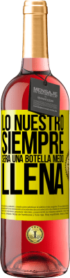 29,95 € Envío gratis | Vino Rosado Edición ROSÉ Lo nuestro siempre será una botella medio llena Etiqueta Amarilla. Etiqueta personalizable Vino joven Cosecha 2024 Tempranillo