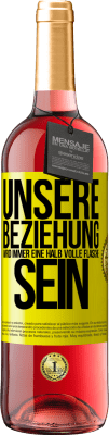 29,95 € Kostenloser Versand | Roséwein ROSÉ Ausgabe Unsere Beziehung wird immer eine halb volle Flasche sein Gelbes Etikett. Anpassbares Etikett Junger Wein Ernte 2024 Tempranillo