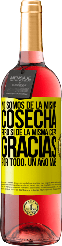 29,95 € Envío gratis | Vino Rosado Edición ROSÉ No somos de la misma cosecha, pero sí de la misma cepa. Gracias por todo, un año más Etiqueta Amarilla. Etiqueta personalizable Vino joven Cosecha 2025 Tempranillo