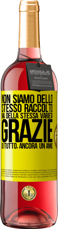 29,95 € Spedizione Gratuita | Vino rosato Edizione ROSÉ Non siamo dello stesso raccolto, ma della stessa varietà. Grazie di tutto, ancora un anno Etichetta Gialla. Etichetta personalizzabile Vino giovane Raccogliere 2025 Tempranillo