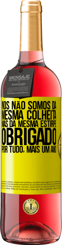 29,95 € Envio grátis | Vinho rosé Edição ROSÉ Nós não somos da mesma colheita, mas da mesma estirpe. Obrigado por tudo, mais um ano Etiqueta Amarela. Etiqueta personalizável Vinho jovem Colheita 2025 Tempranillo