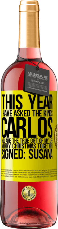 29,95 € 免费送货 | 桃红葡萄酒 ROSÉ版 今年我问国王。卡洛斯，你是我一生的真正礼物。圣诞快乐。签名：苏珊娜 黄色标签. 可自定义的标签 青年酒 收成 2023 Tempranillo